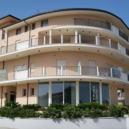 Hotel Europa Nereto エクステリア 写真