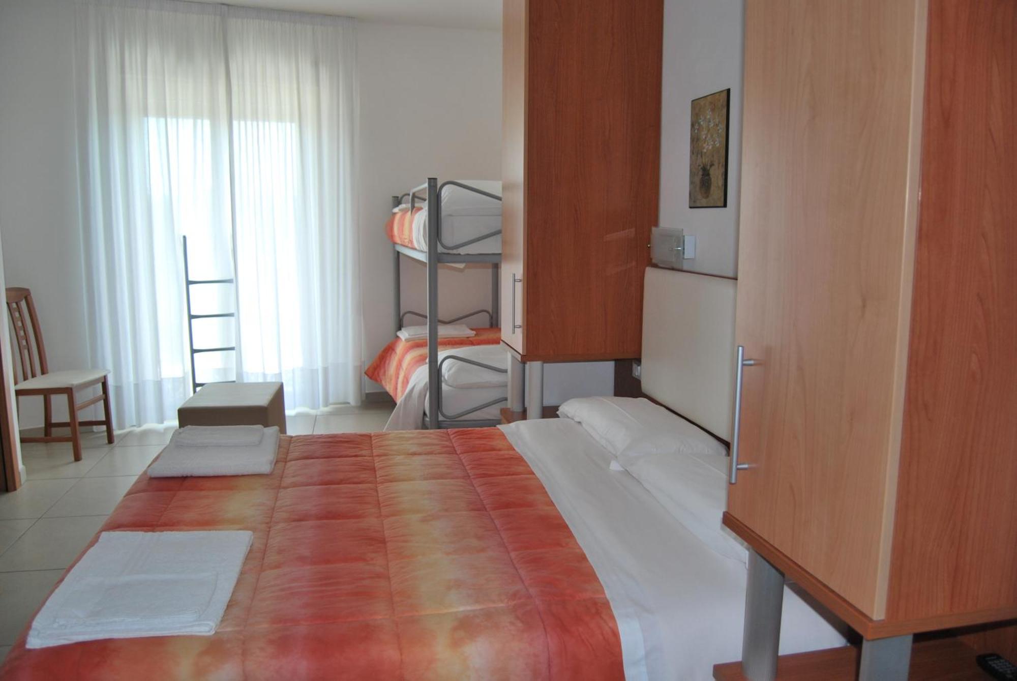 Hotel Europa Nereto エクステリア 写真