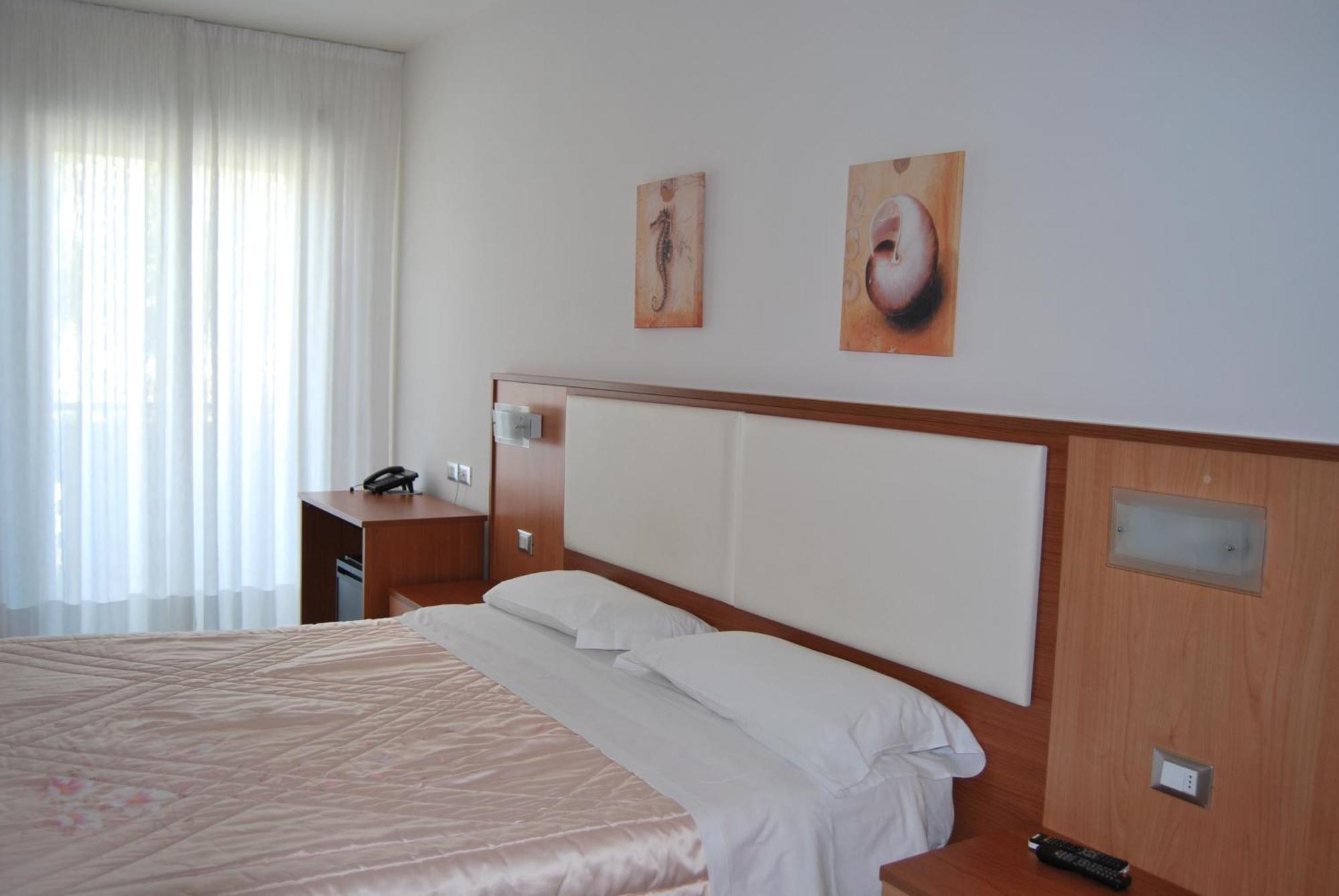 Hotel Europa Nereto エクステリア 写真